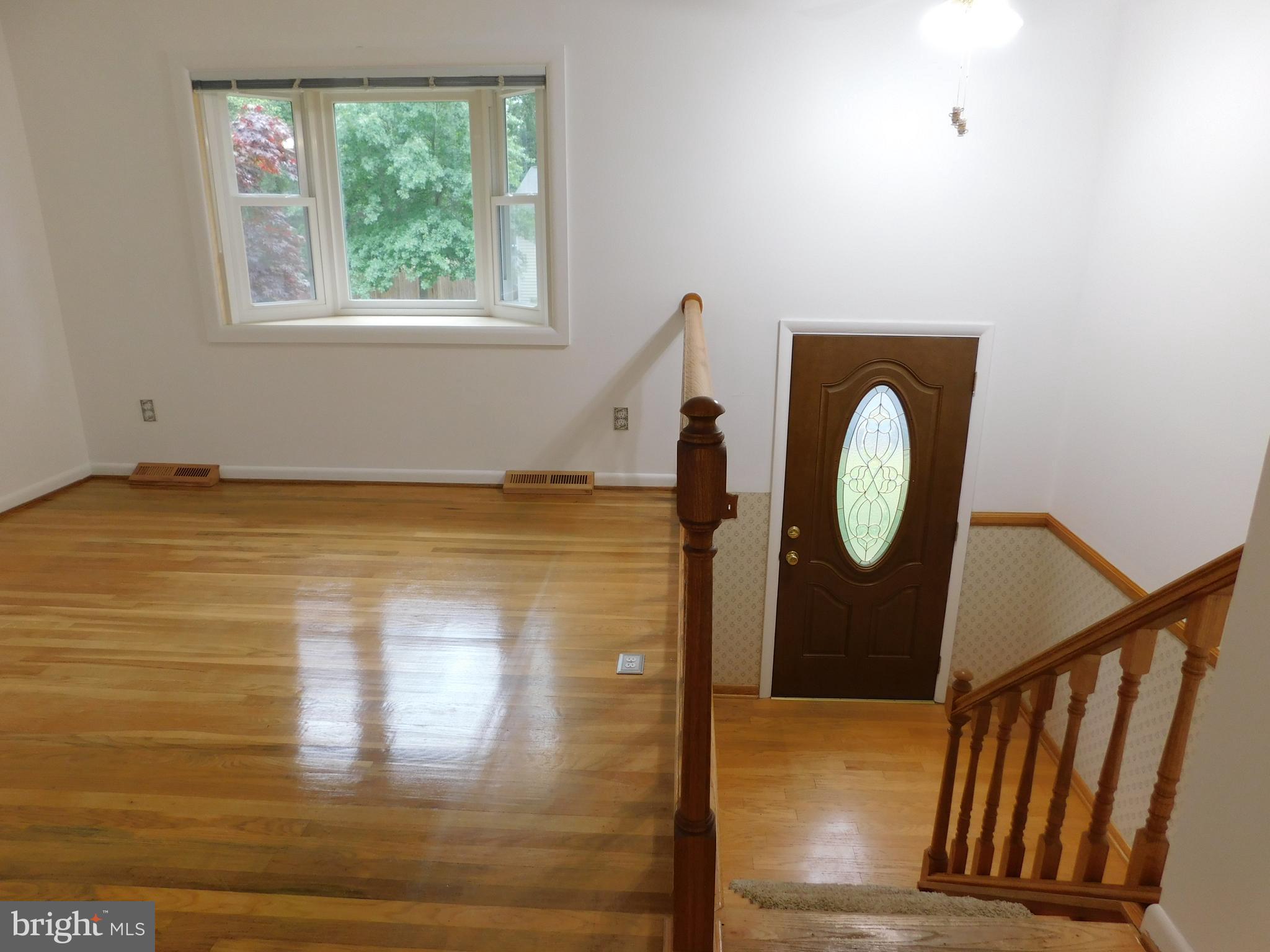 3707 Nile Road Davidsonville, MD 21035 - Photo 2 of 30 Entry/ Living Room View