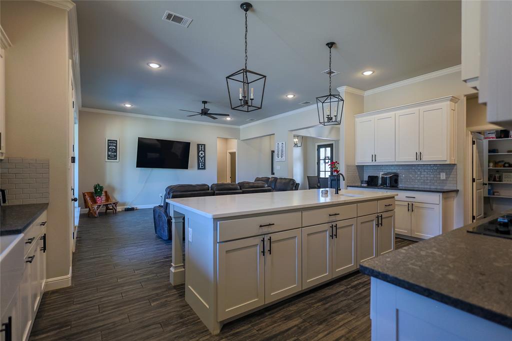 230 Odell Road Springtown, TX 76082 - Photo 5 of 37