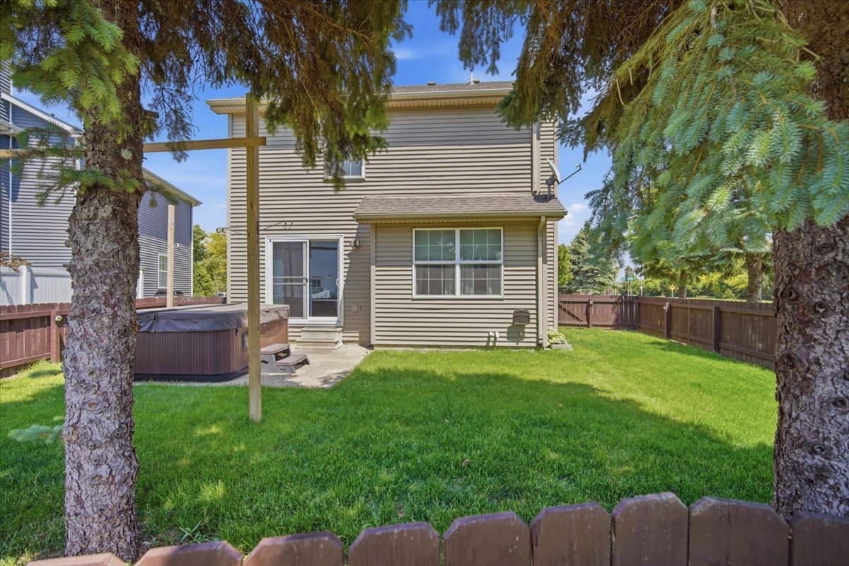 311 Old Farm Road Bloomington, IL 61704 - Photo 29 of 34 a backyard of a house with table and chairs