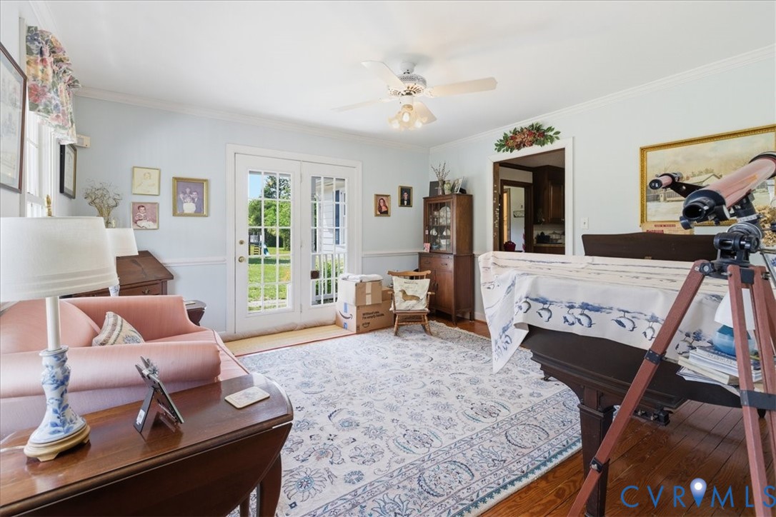 15414 Sunnybrook Road Petersburg, VA 23805 - Photo 6 of 29 a living room with furniture and a flat screen tv