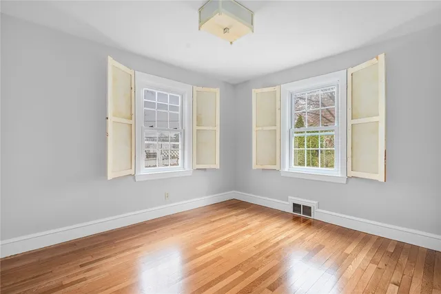 $3,000 | 127 Prospect Street, East Greenwich, RI 02818