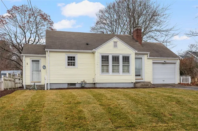 $3,000 | 127 Prospect Street, East Greenwich, RI 02818