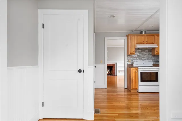 $3,000 | 127 Prospect Street, East Greenwich, RI 02818