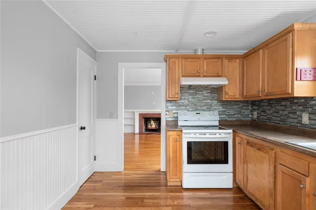 $3,000 | 127 Prospect Street, East Greenwich, RI 02818