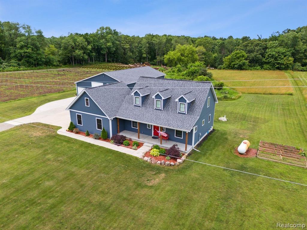 4711 Fenton Road Hartland, MI 48353 - Photo 1 of 47