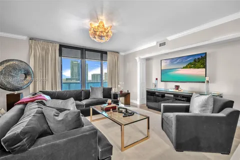 $1,750,000 | 333 Las Olas Way, Unit 2409, Fort Lauderdale, FL 33301