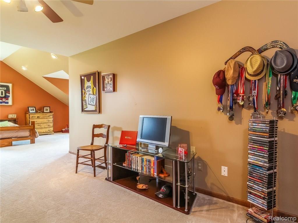 4197 Bold Meadows Rochester, MI 48306 - Photo 42 of 60 039-4745752-medium4x3.jpg