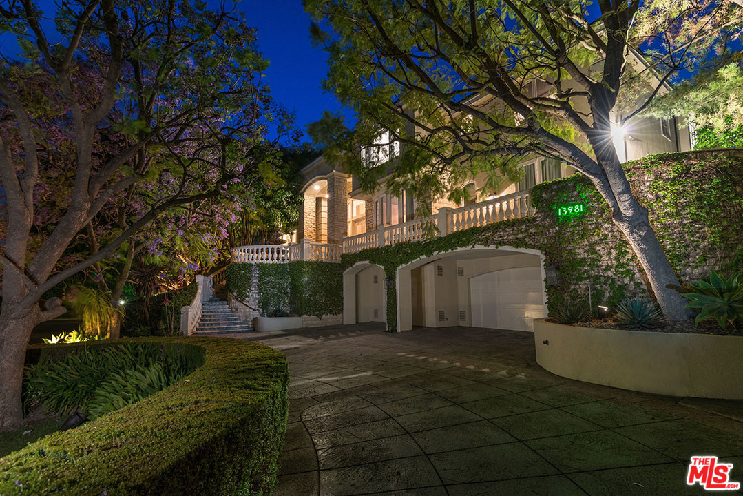13981 Aubrey Road Beverly Hills, CA 90210 - Photo 20 of 20 front view of house with a yard
