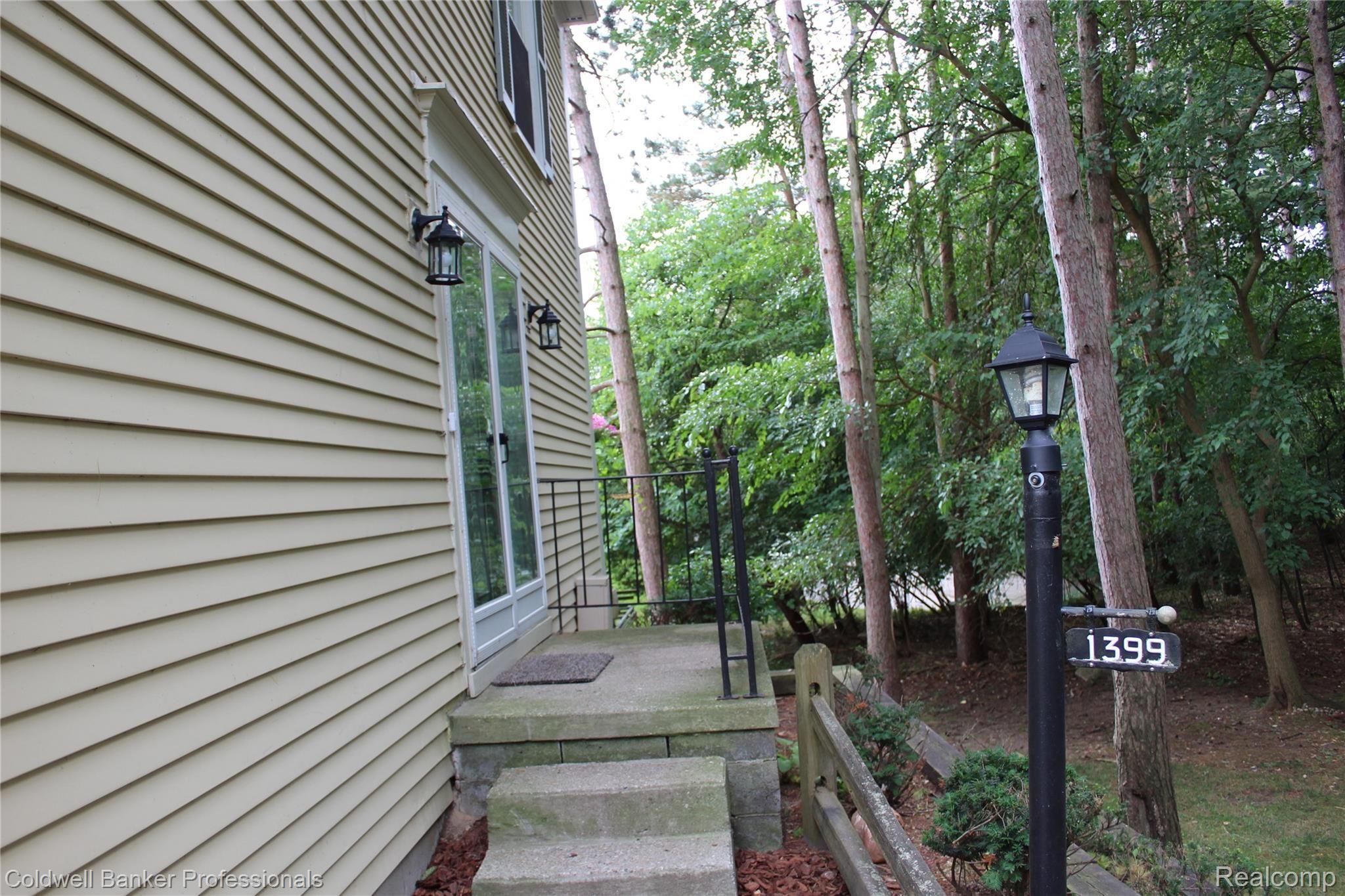 1399 Paddle Wheel Lane Rochester, MI 48306 - Photo 13 of 60 14.JPG