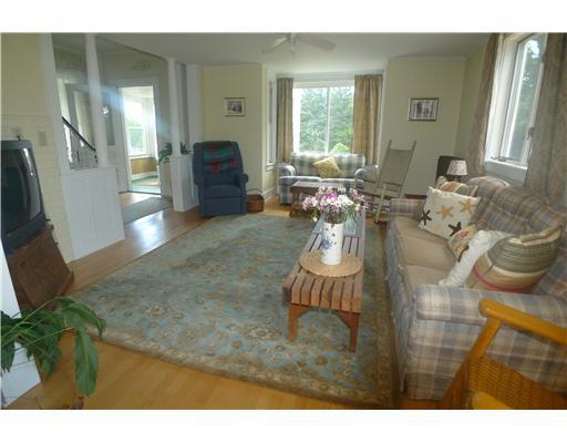 16 Lakeview Road West Boothbay Harbor, ME 04575 - Photo 9 of 19 Living Room.