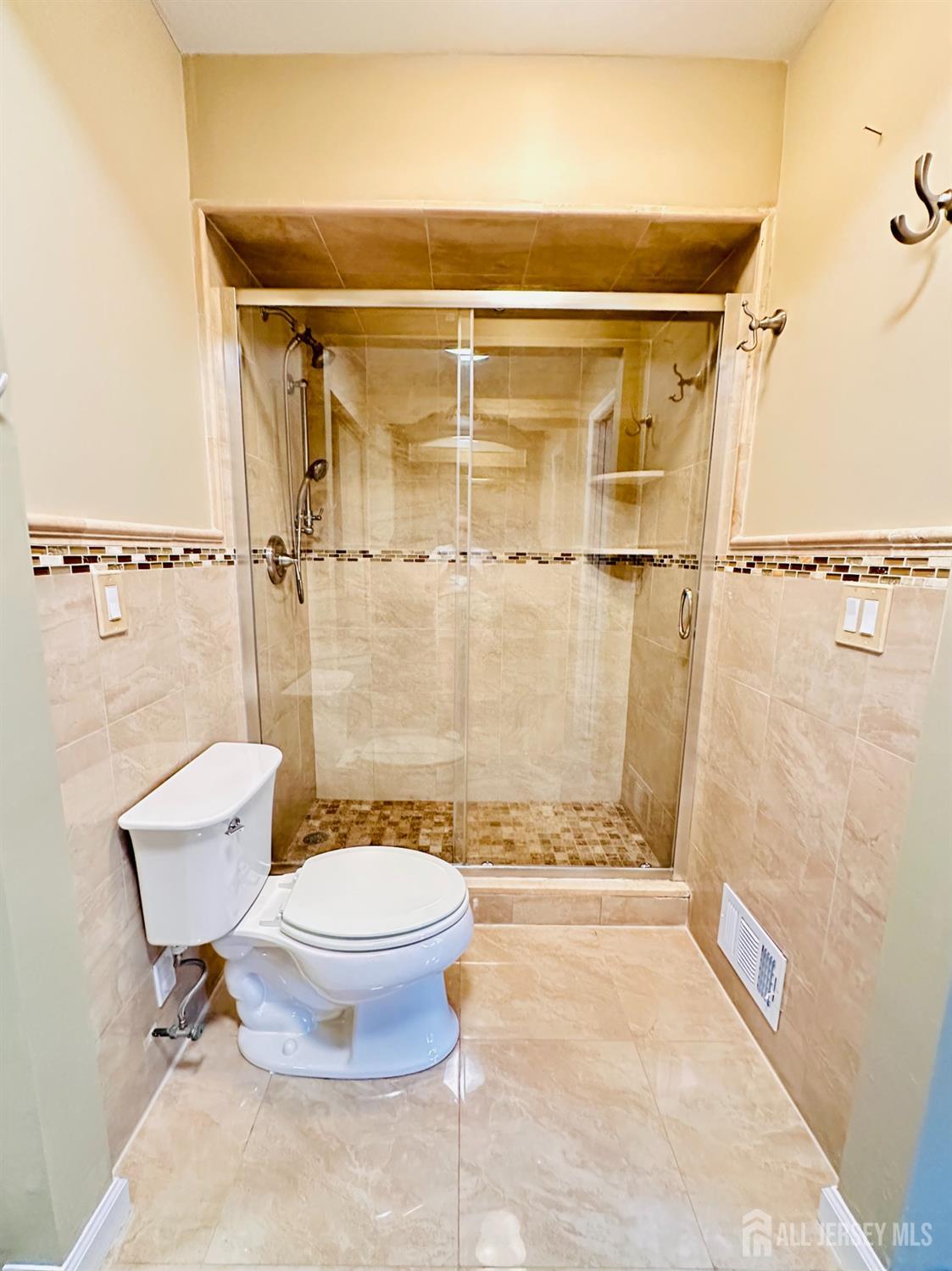222 Long Meadow Road Bedminster, NJ 07921 - Photo 2 of 26