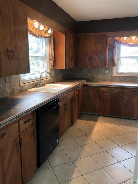 6281 Perry Road Grand Blanc, MI 48439 - Photo 13 of 24