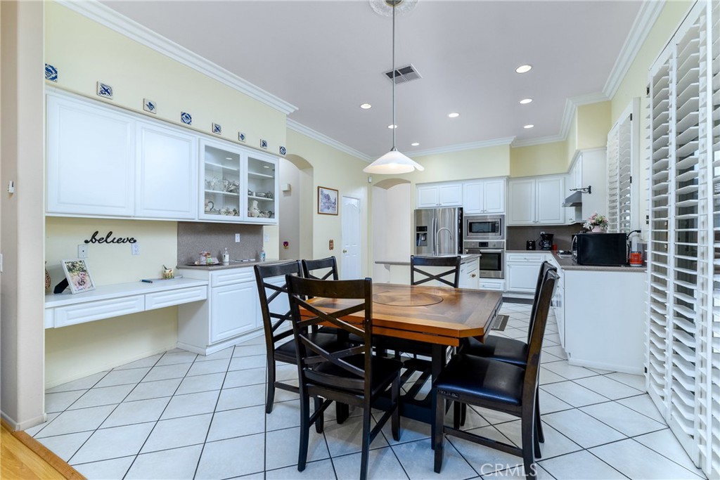 41783 Niblick Road Temecula, CA 92591 - Photo 20 of 33 a view of kitchen with cabinets table and chairs