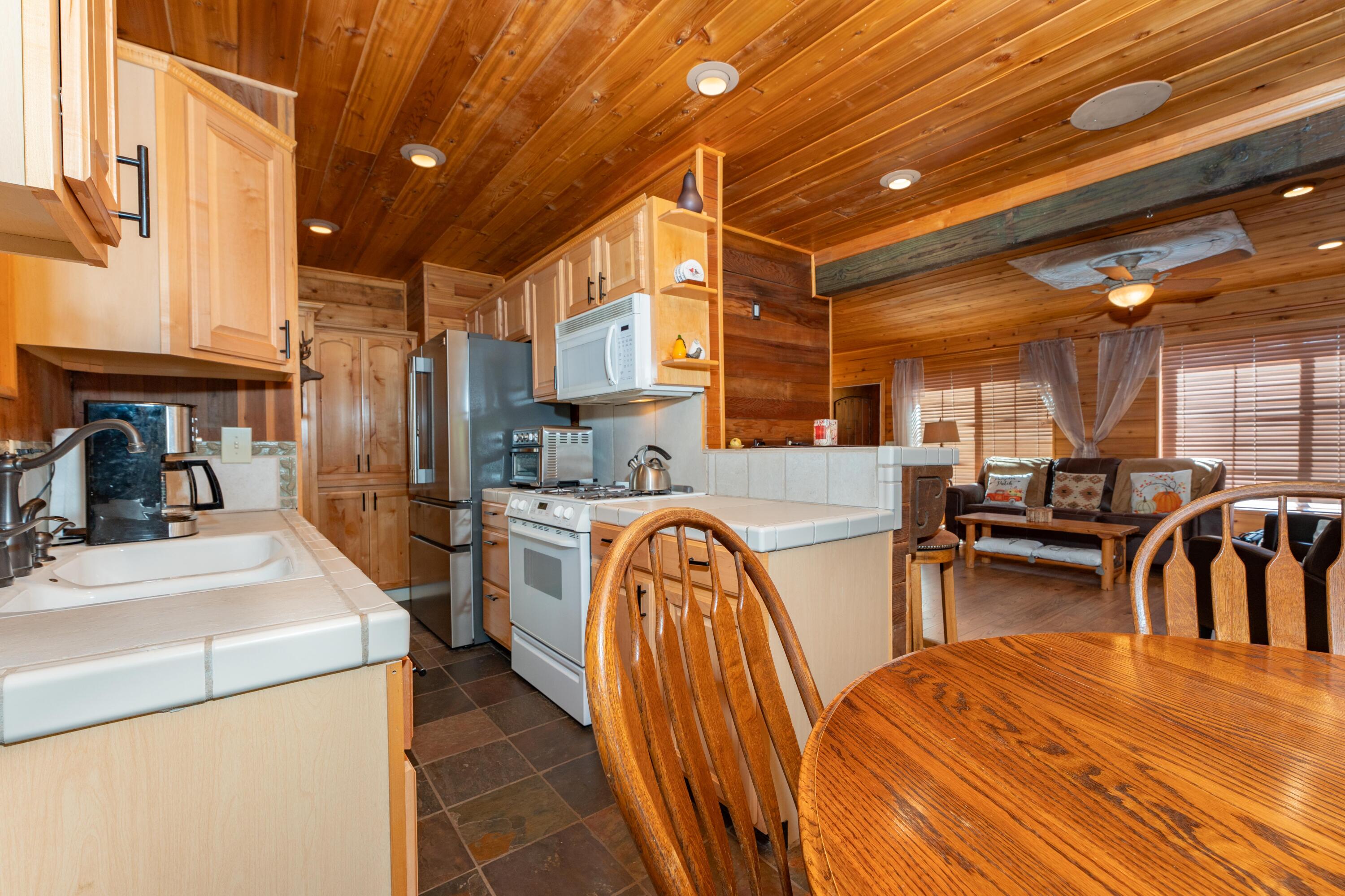 706 Loop Drive Springville, CA 93265 - Photo 15 of 67 64 (1)