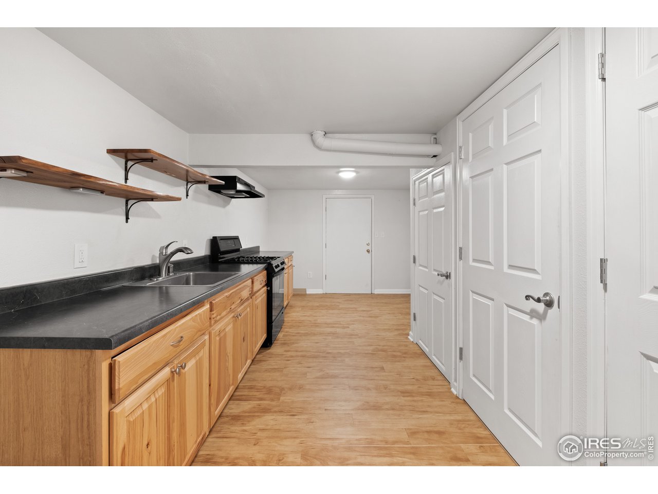 1073 Deer Trail Road Boulder, CO 80302 - Photo 20 of 32 a hallway with cabinets