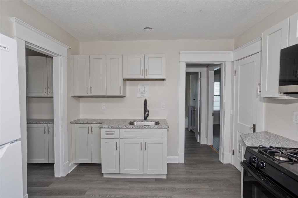 46-48 Suffolk Street Springfield, MA 01109 - Photo 29 of 33