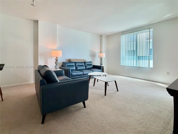 $2,395 | 7350 Southwest 89th Street, Unit 711S, Miami, FL 33156