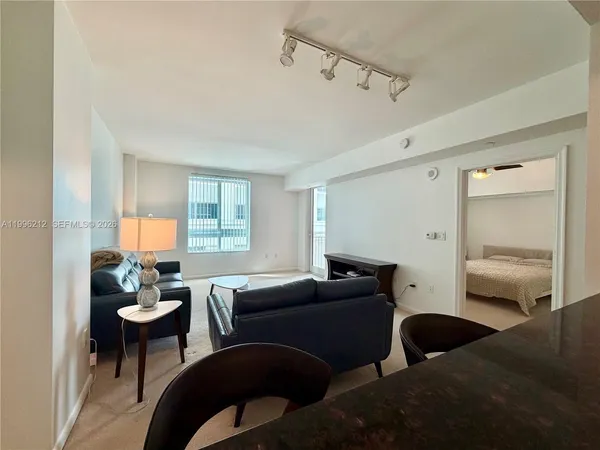 $2,395 | 7350 Southwest 89th Street, Unit 711S, Miami, FL 33156