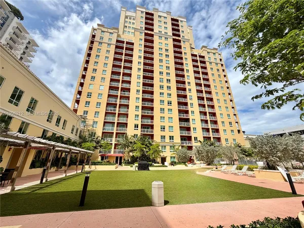 $2,395 | 7350 Southwest 89th Street, Unit 711S, Miami, FL 33156