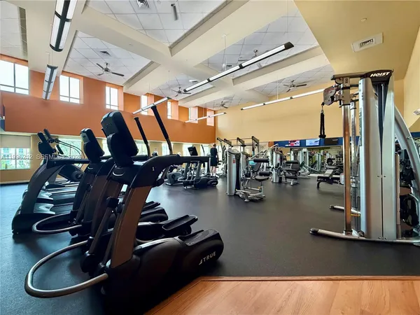 $2,395 | 7350 Southwest 89th Street, Unit 711S, Miami, FL 33156