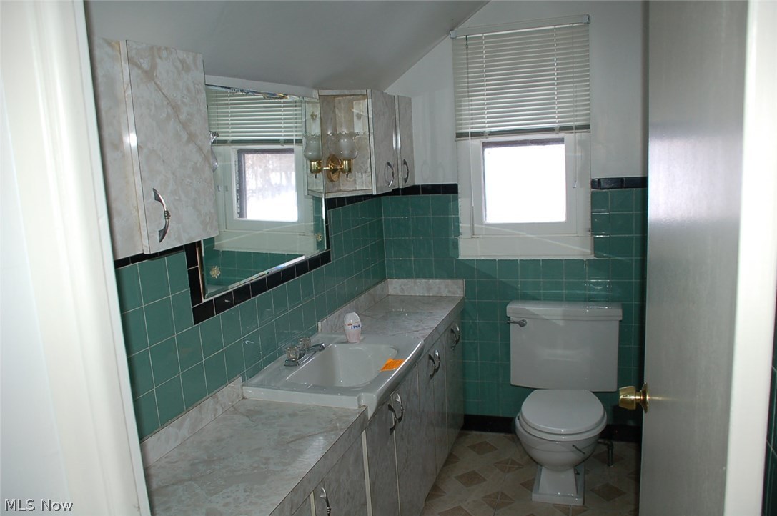 4433 Neville Road Cleveland, OH 44121 - Photo 14 of 21