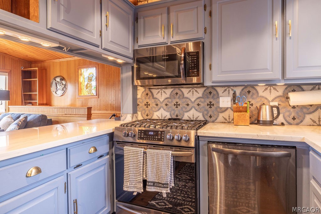 1179 Ridge Road Fawnskin, CA 92333 - Photo 20 of 43 a kitchen with stainless steel appliances granite countertop a stove and a microwave