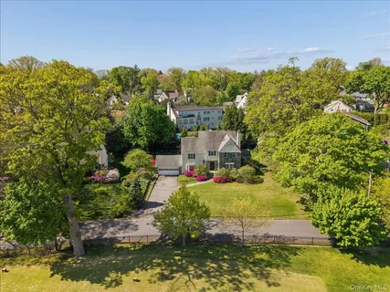 $1,199,000 | 21 Country Club Lane, Pelham, NY 10803