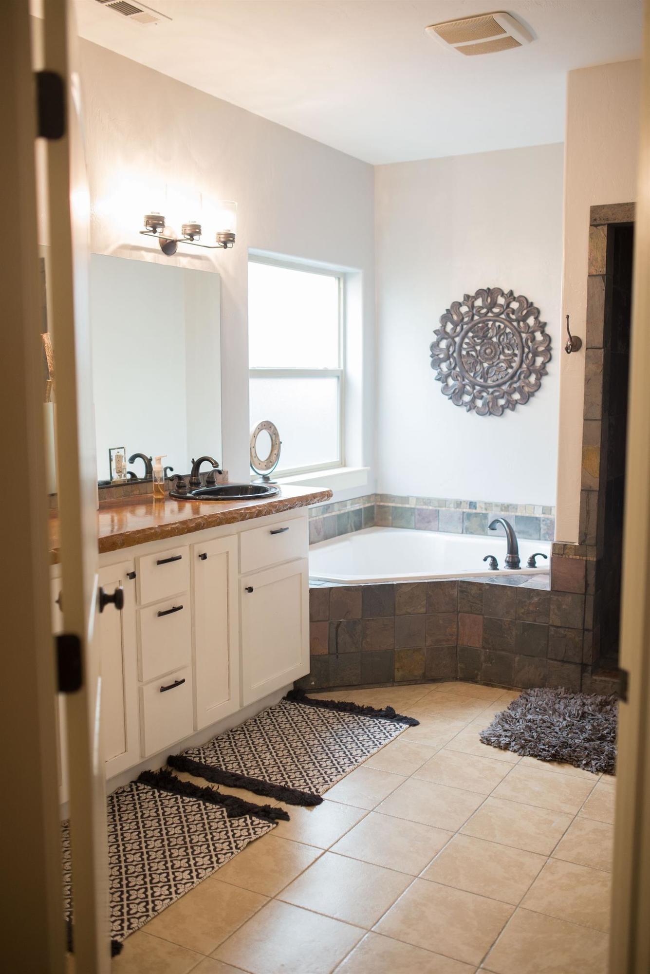 2005 Rabun Way Central Point, OR 97502 - Photo 17 of 27 Master Bath, huge tub and walk-in shower