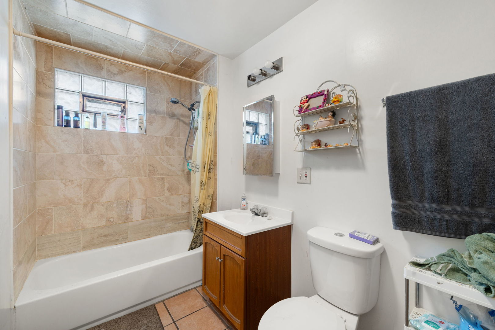 6021 South Archer Road Summit, IL 60501 - Photo 19 of 40 a bathroom with a bathtub toilet and sink