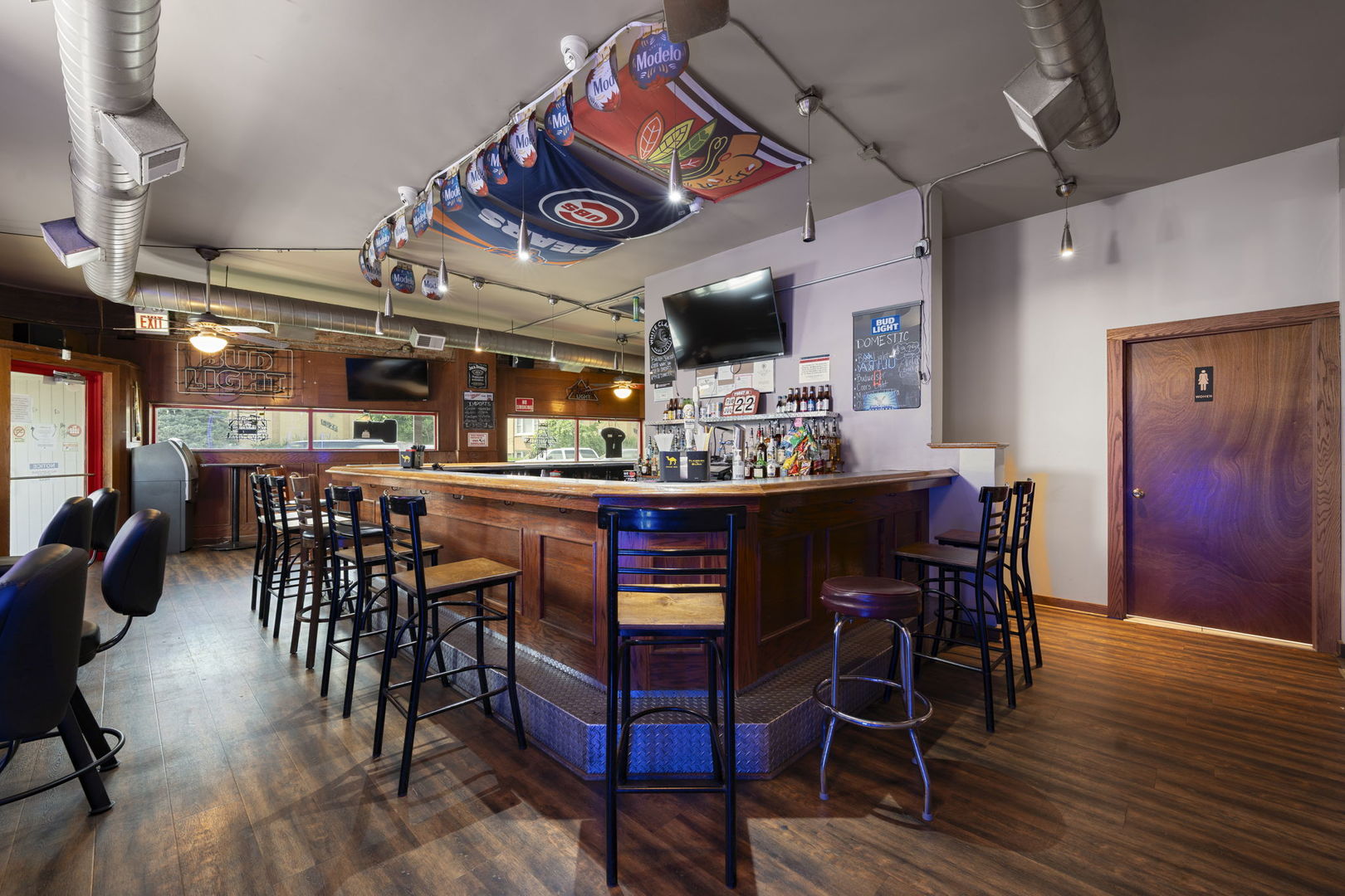 6021 South Archer Road Summit, IL 60501 - Photo 22 of 40 a view of a dining area with furniture and wooden floor