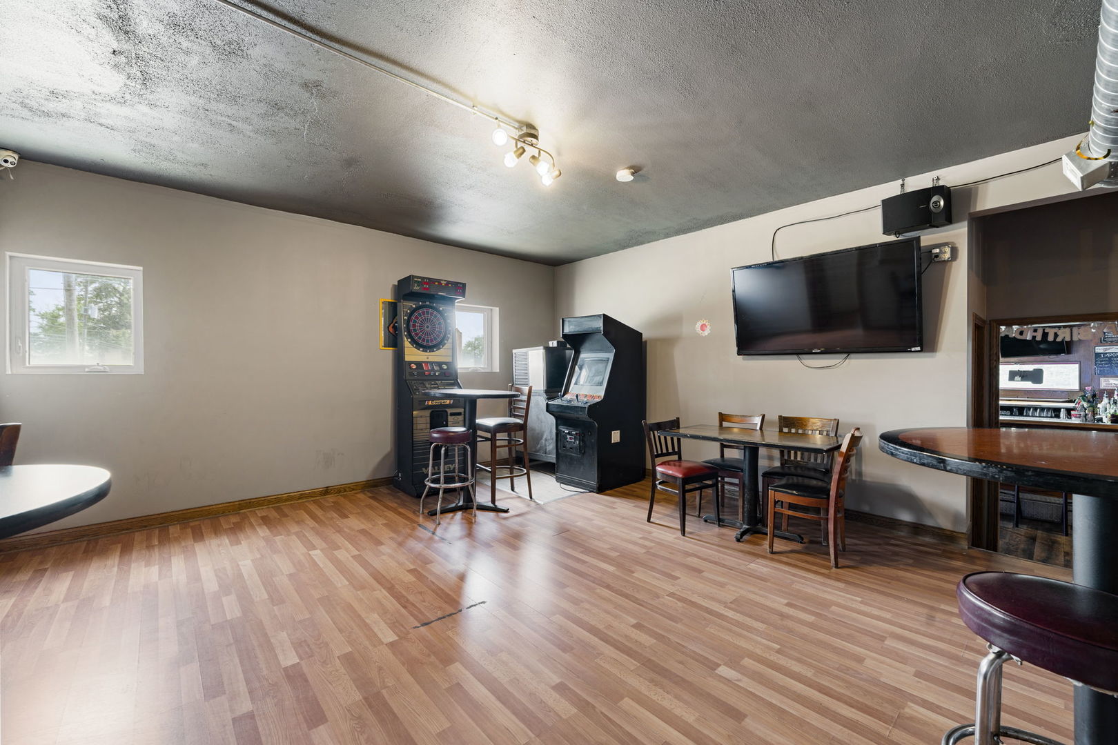 6021 South Archer Road Summit, IL 60501 - Photo 27 of 40 a view of a livingroom with furniture and a flat screen tv