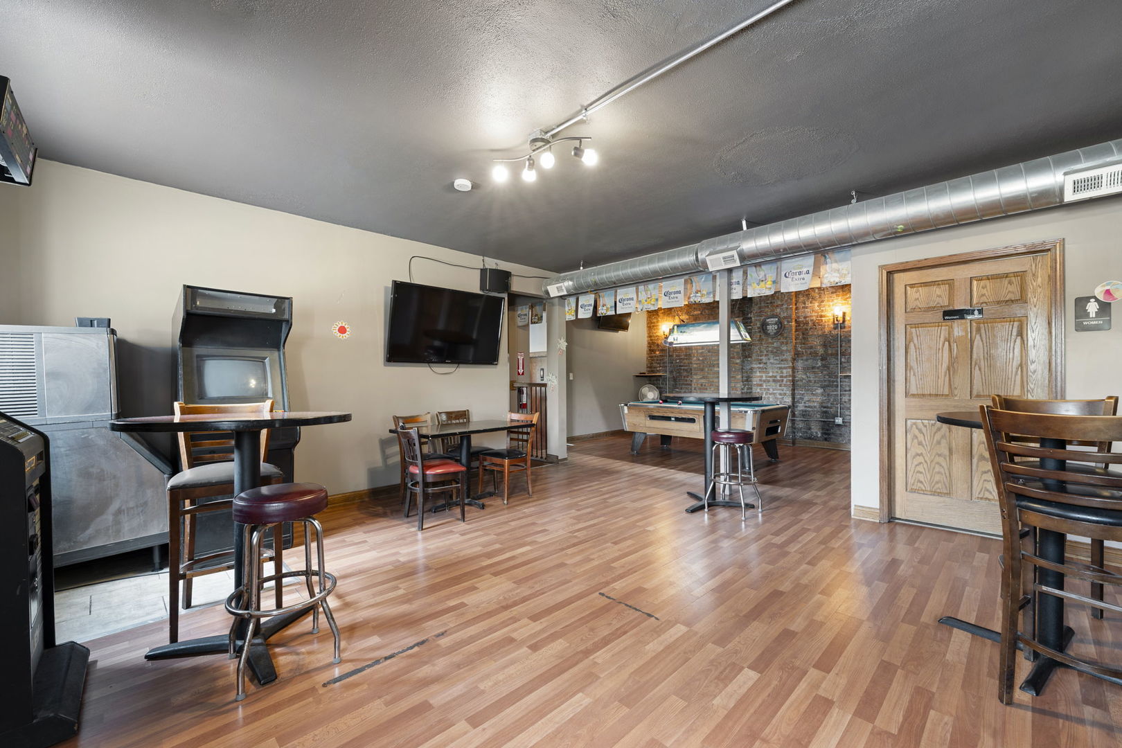 6021 South Archer Road Summit, IL 60501 - Photo 28 of 40 a view of a livingroom with furniture and a flat screen tv