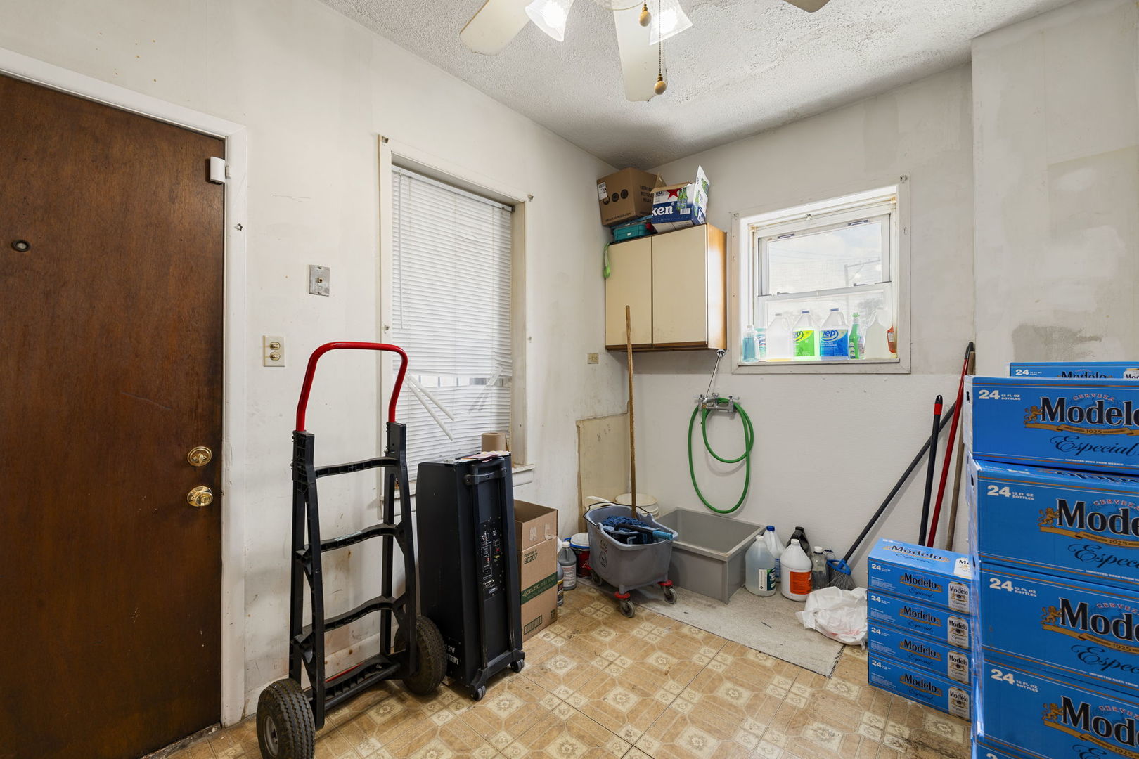 6021 South Archer Road Summit, IL 60501 - Photo 34 of 40 a view of a room with gym equipment