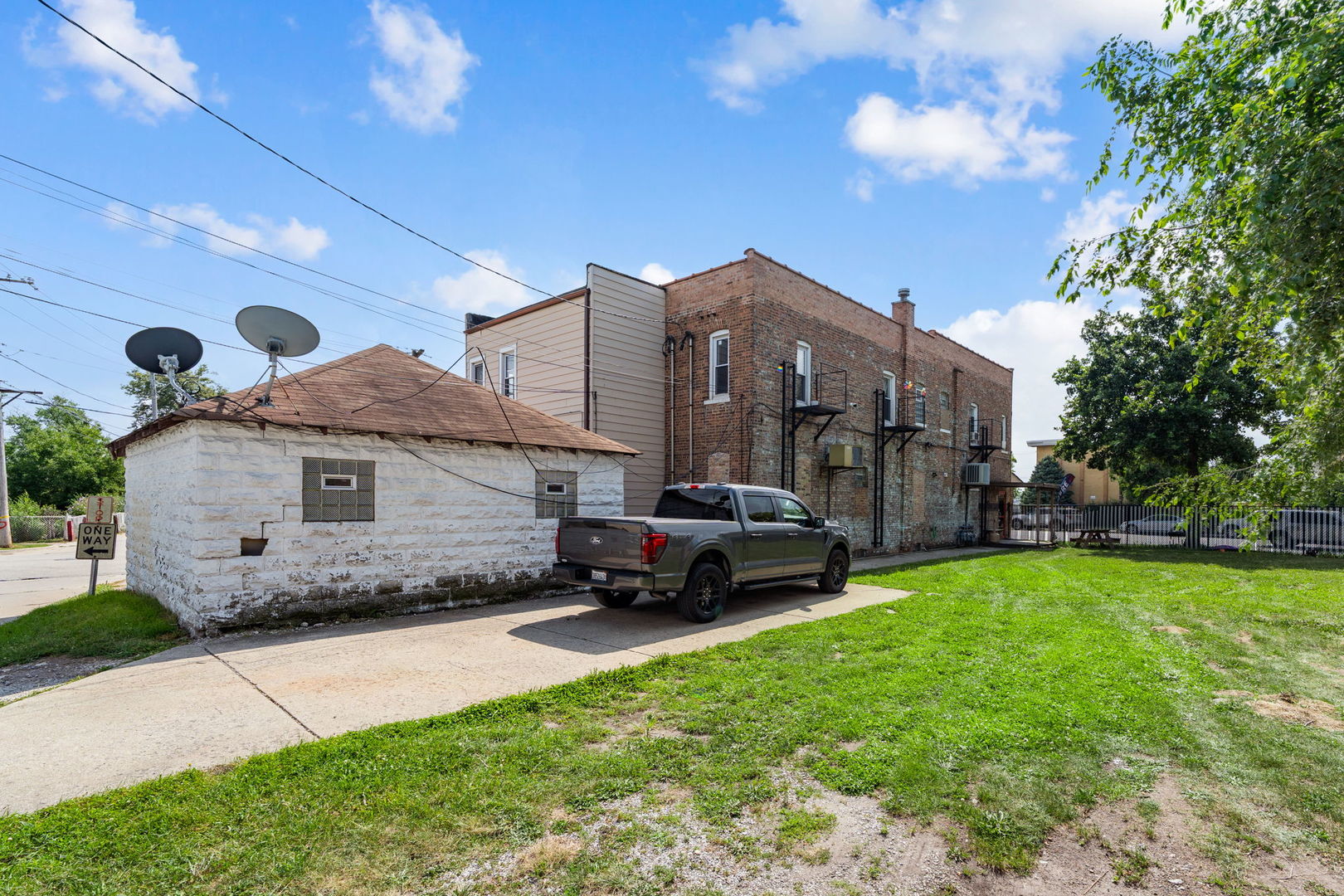 6021 South Archer Road Summit, IL 60501 - Photo 38 of 40 a house view with a garden space