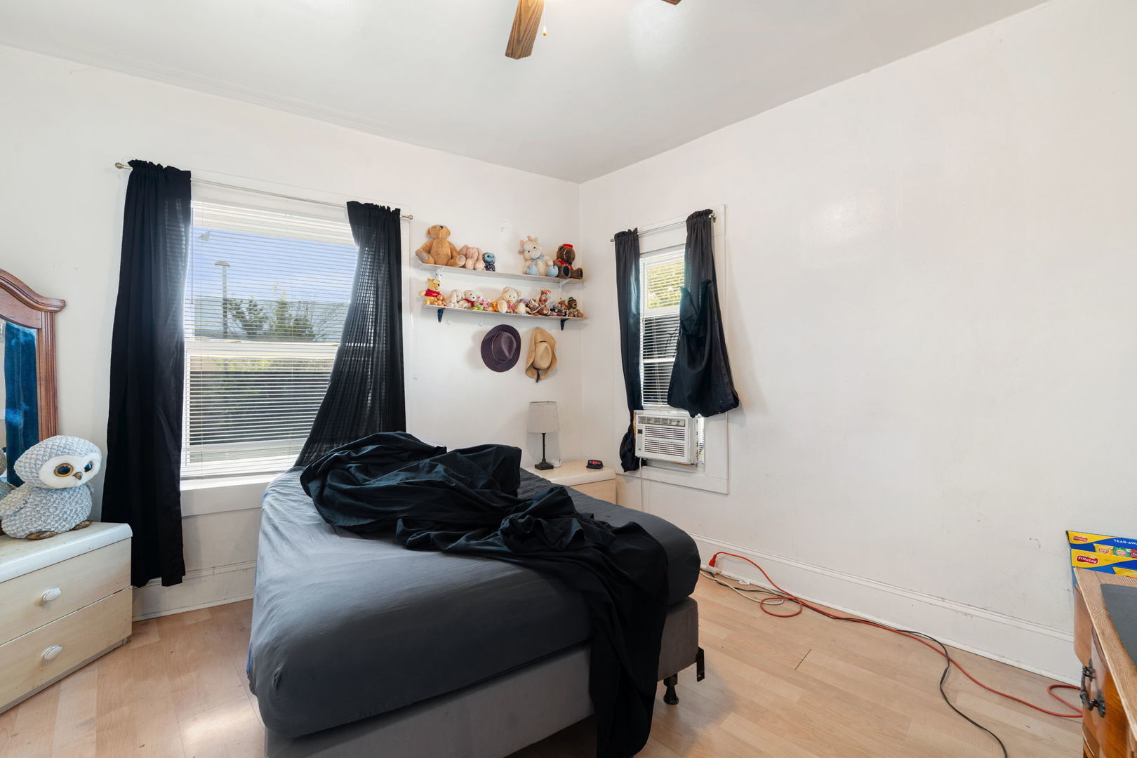 6021 South Archer Road Summit, IL 60501 - Photo 10 of 40 a bedroom with a bed and window