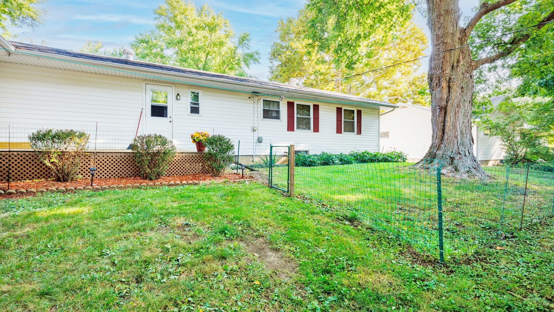 210 West North Street Colfax, IL 61728 - Photo 38 of 40 a backyard of a house with table and chairs