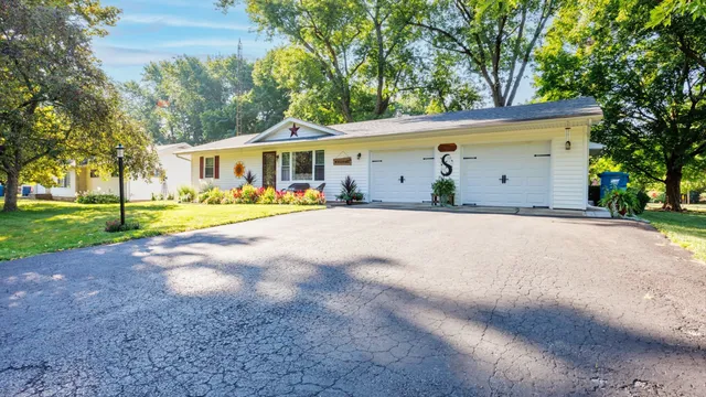 $225,000 | 210 West North Street, Colfax, IL 61728