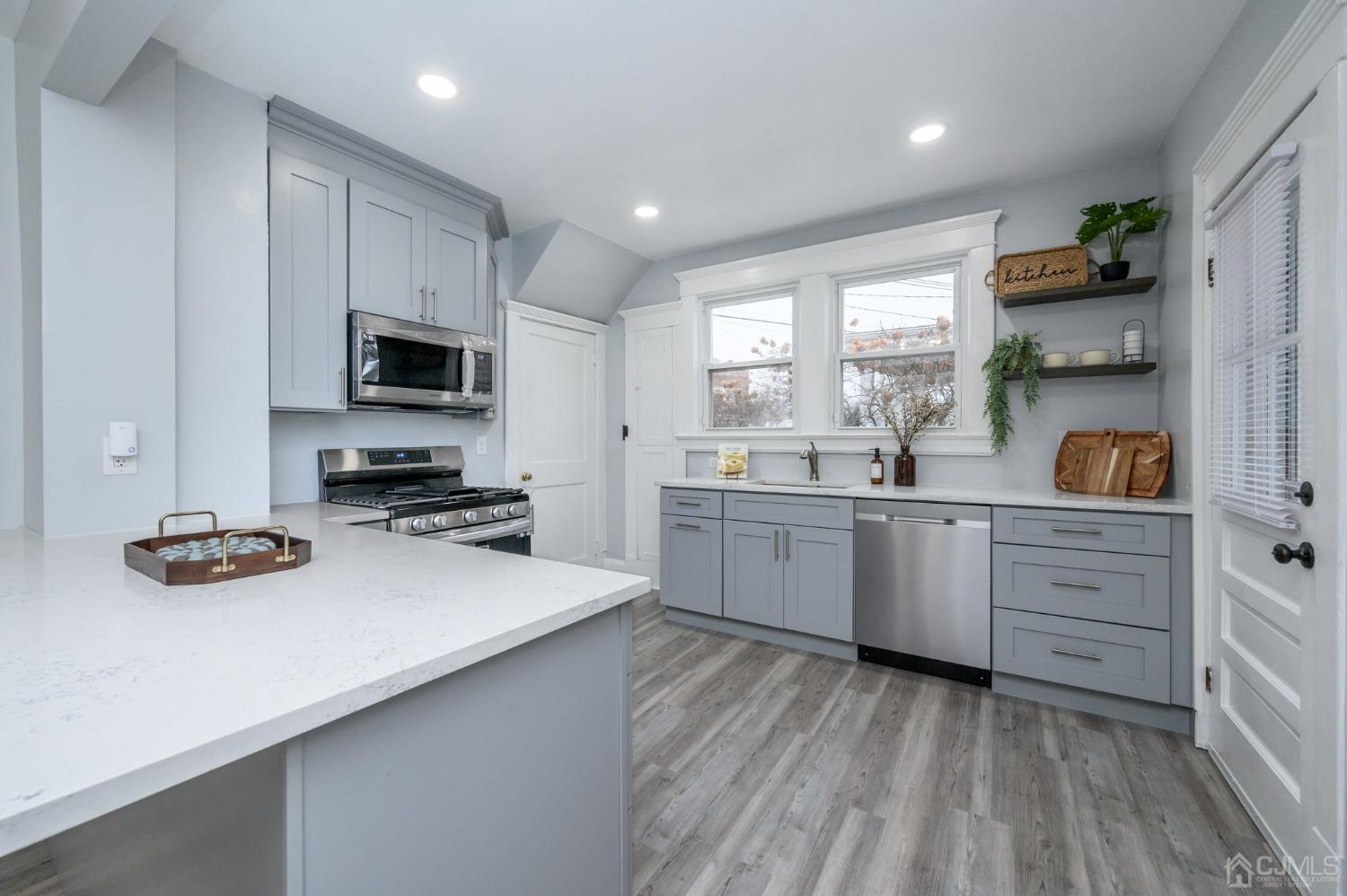 754 King Georges Road Fords, NJ 08863 - Photo 15 of 35 Gallery Image 15