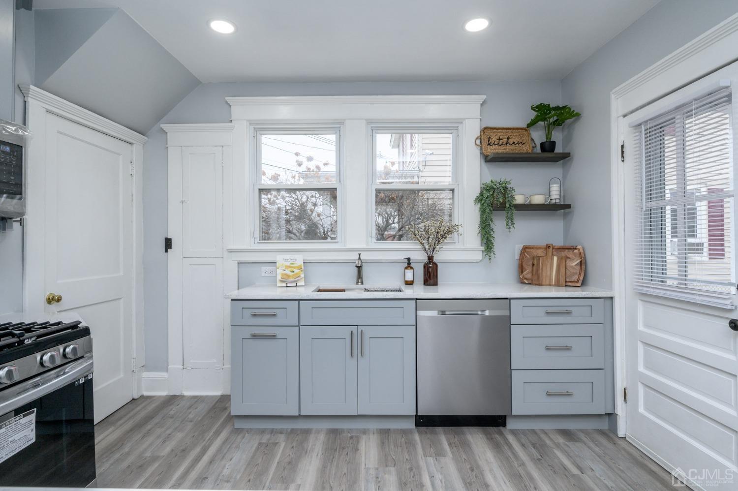 754 King Georges Road Fords, NJ 08863 - Photo 17 of 35 Gallery Image 17