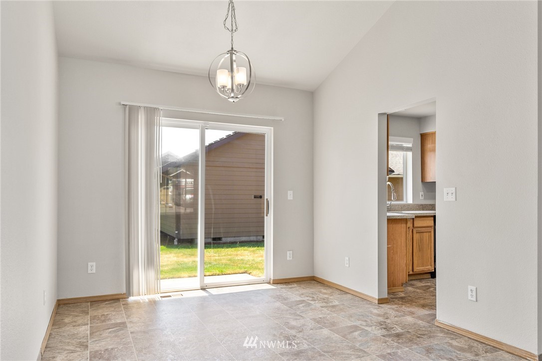 620 Rachael Place Kent, WA 98032 - Photo 5 of 15 Gallery Image 5