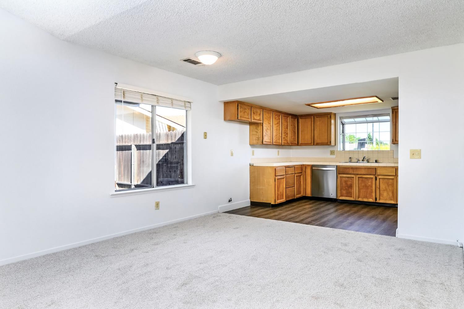 2129 Magnolia Court Sanger, CA 93657 - Photo 11 of 28