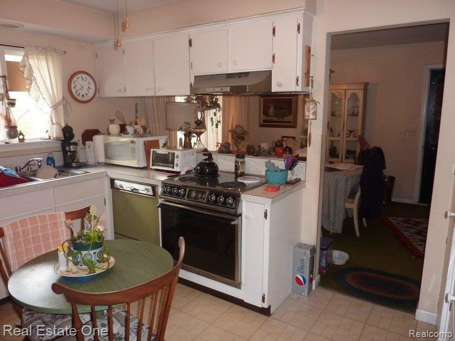 7812 Chilson Road Pinckney, MI 48169 - Photo 16 of 21 Kitchen.jpg