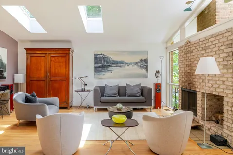 $1,540,000 | 8034 Park Overlook Drive, Bethesda, MD 20817