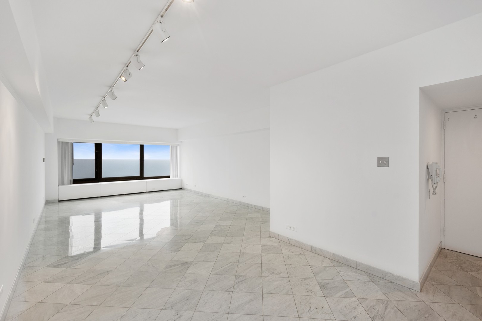 175 East Delaware Place, Unit 7207 Chicago, IL 60611 - Photo 2 of 23