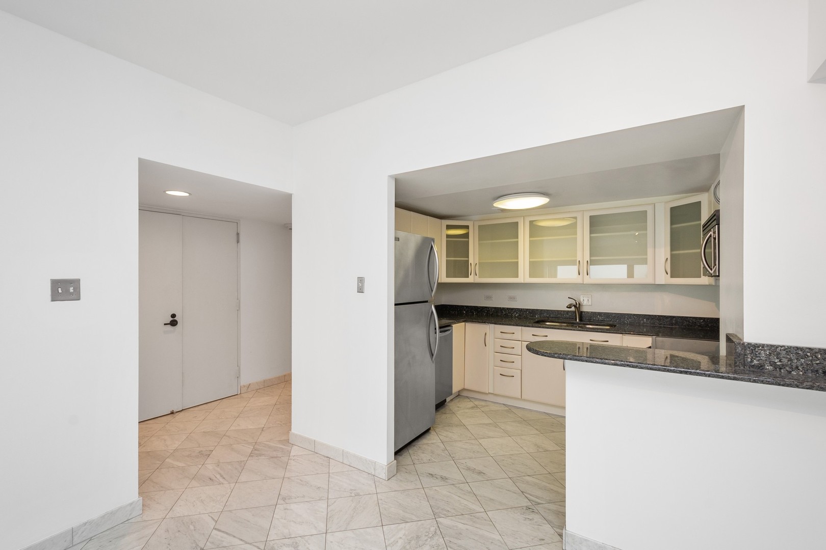 175 East Delaware Place, Unit 7207 Chicago, IL 60611 - Photo 5 of 23