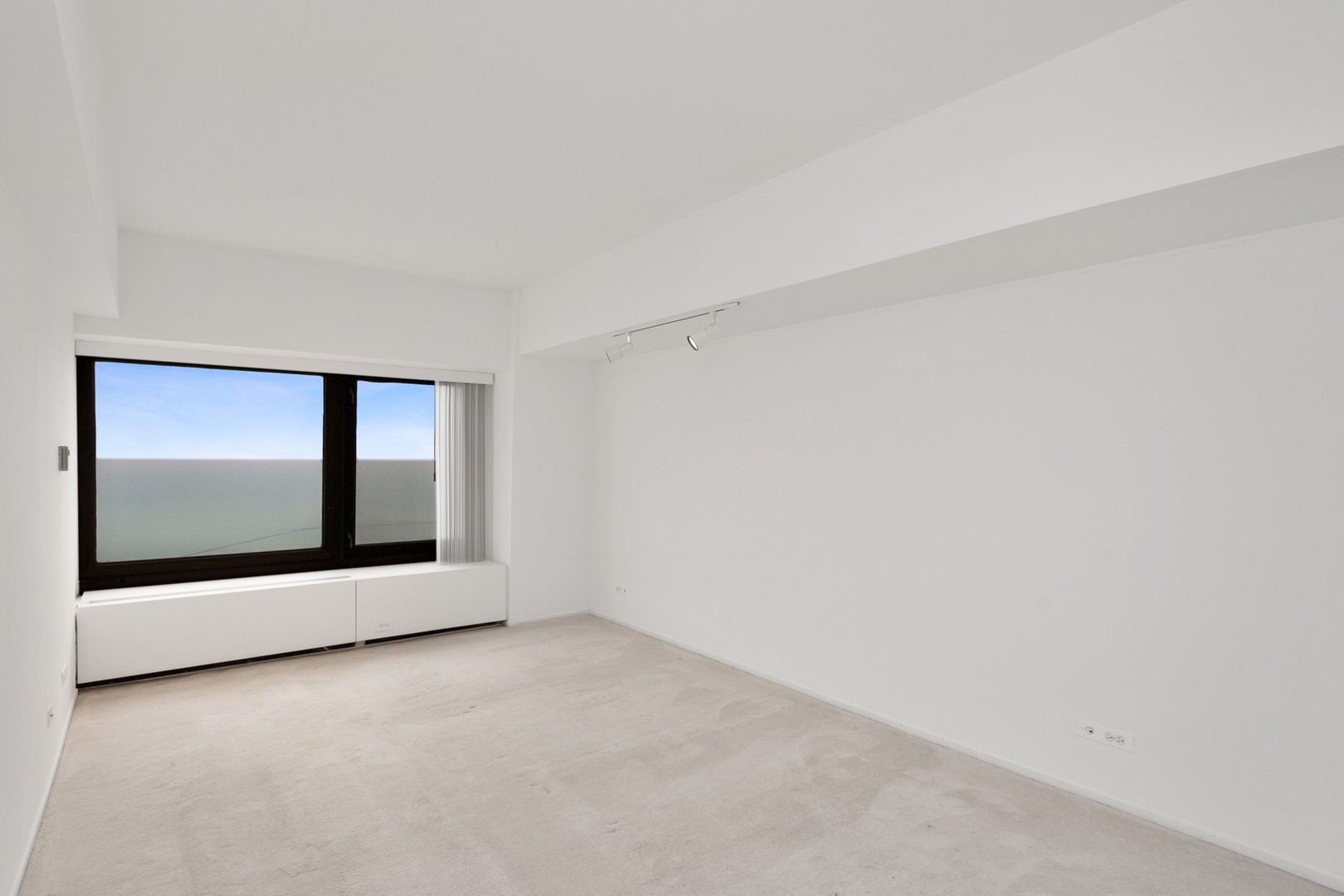 175 East Delaware Place, Unit 7207 Chicago, IL 60611 - Photo 8 of 23