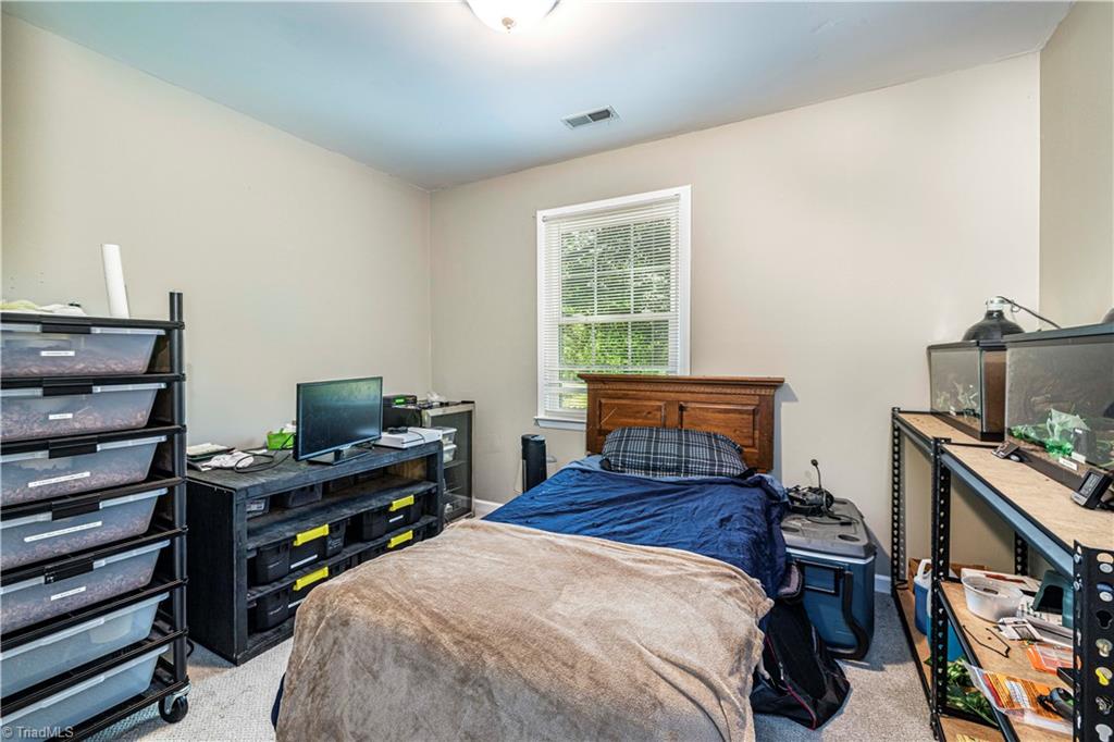 2896 Millwheel Road Pfafftown, NC 27040 - Photo 11 of 37 Living room