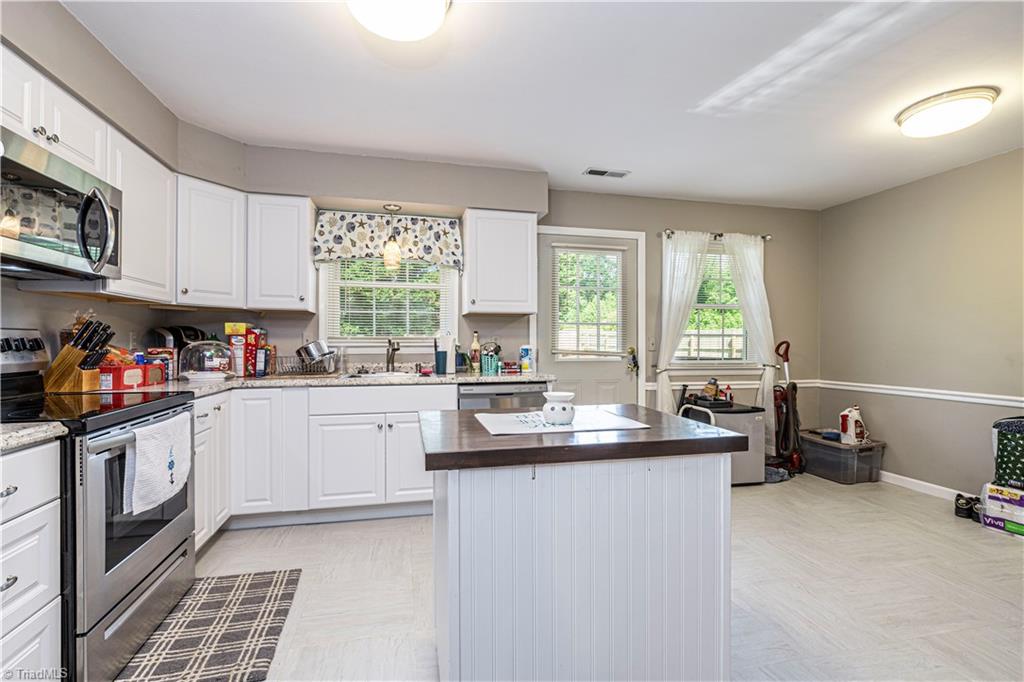 2896 Millwheel Road Pfafftown, NC 27040 - Photo 4 of 37 Kitchen