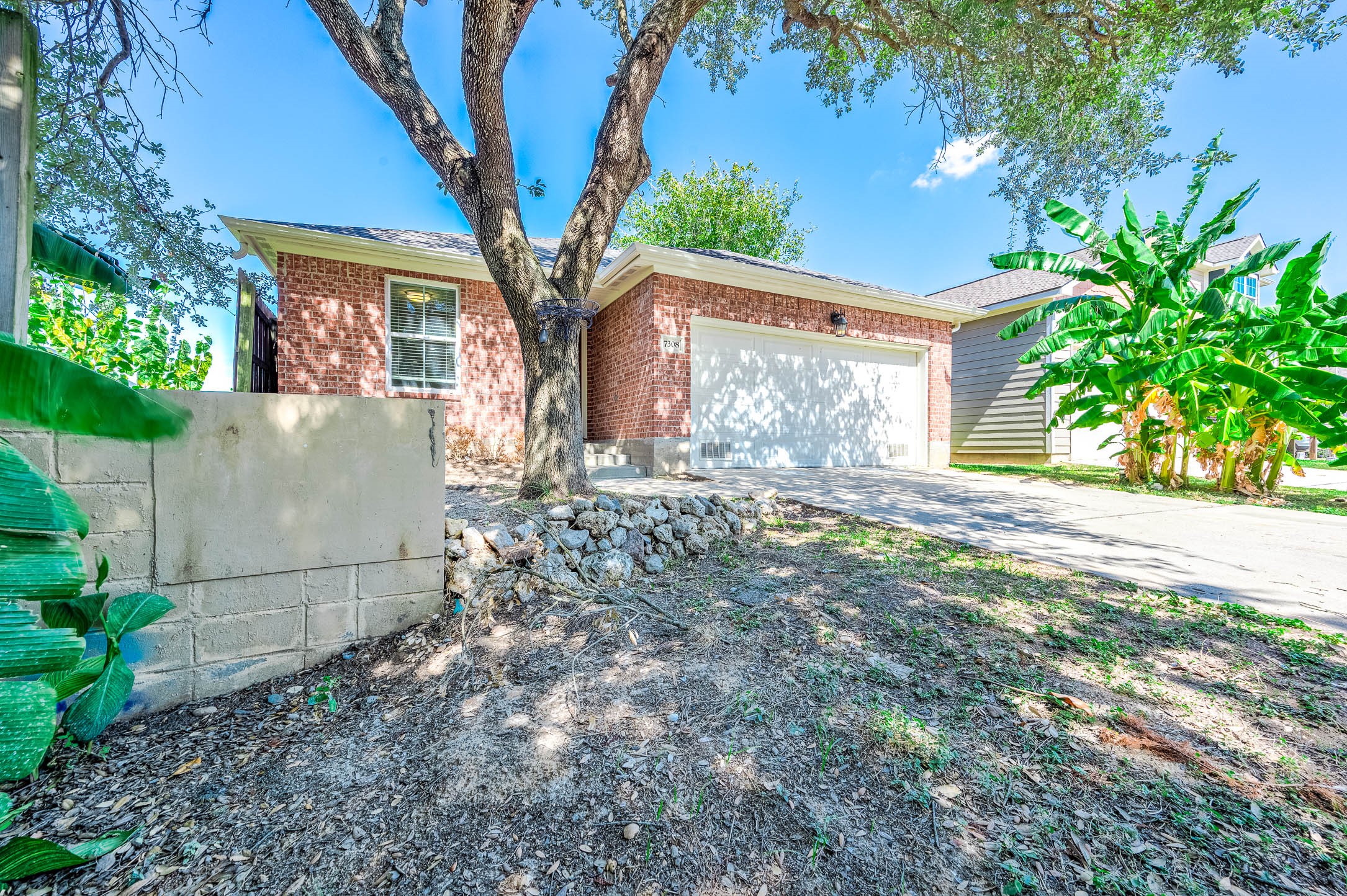 7308 Avenue R Galveston, TX 77551 - Photo 3 of 24