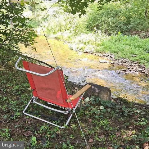 a bench sitting in the middle of a yard